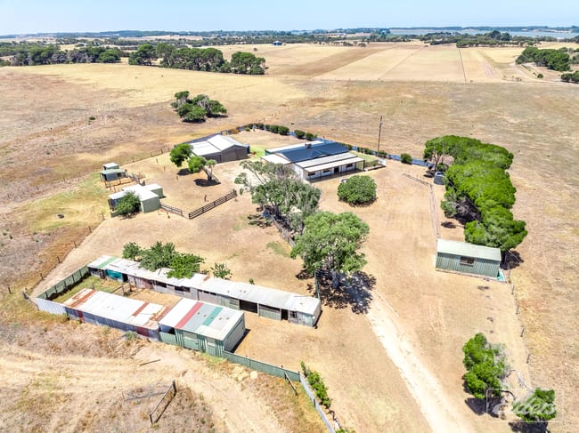 87 Thorpe Road Clayton Bay SA 5256 87 Thorpe Road Clayton Bay SA 5256