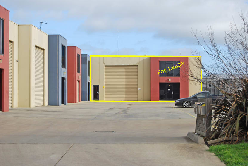 Click to view all images 5/6 Builders Close Wendouree VIC 3355 - Image 1