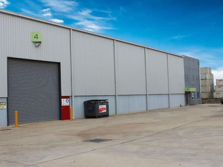 Click to view all images 4/7 Chambers Road Altona VIC 3018 - Image 1