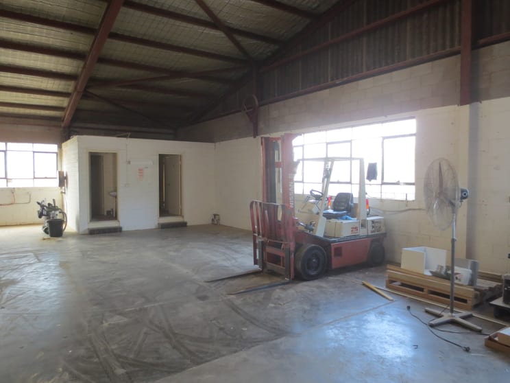 Click to view all images 3/6 Depot Road Peakhurst NSW 2210 - Image 3