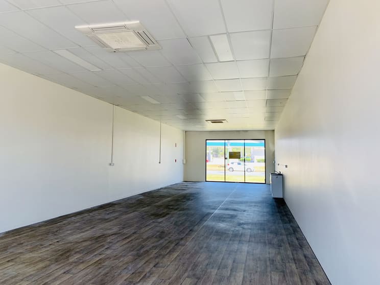 Click to view all images 2/2B Reef Pl Cnr Shute Harbour Rd/Paluma Rd Cannonvale QLD 4802 - Image 1