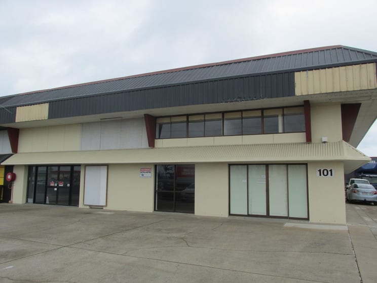 Click to view all images 2/101 Beach Road Pialba QLD 4655 - Image 1
