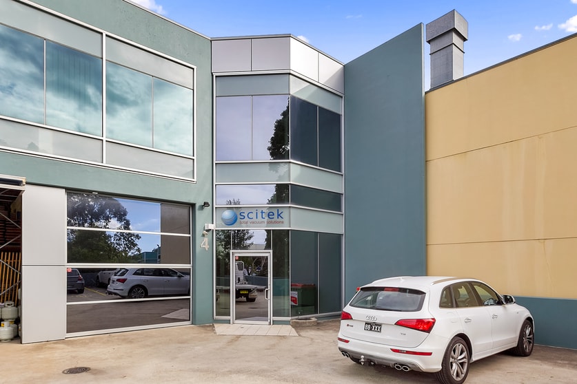 Click to view all images 4/12 Chaplin Drive Lane Cove NSW 2066 - Image 2
