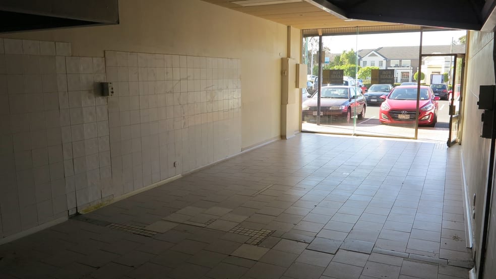 Click to view all images 521 Bluff Road Hampton VIC 3188 - Image 2