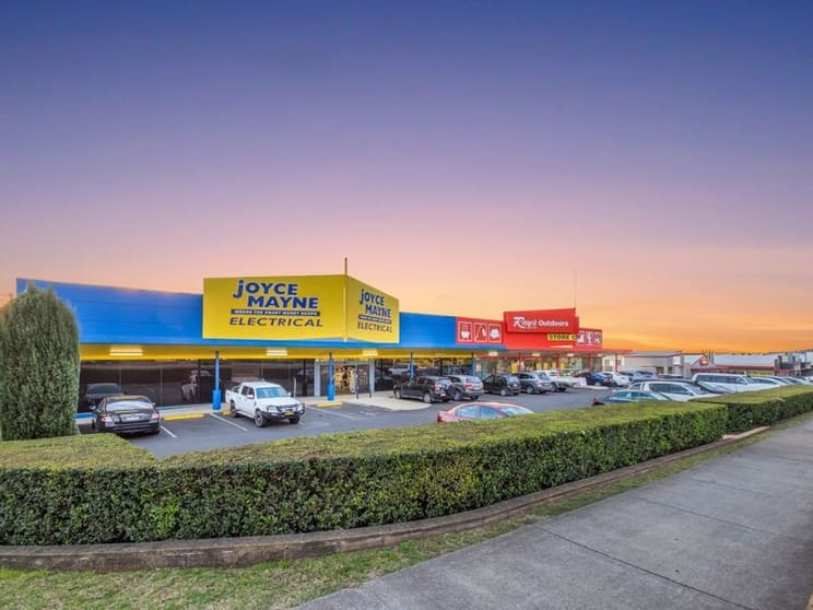 Click to view all images 663 Ruthven Street South Toowoomba QLD 4350 - Image 2