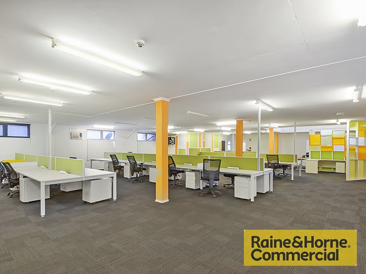 Click to view all images 3/52 Doggett Street Newstead QLD 4006 - Image 3