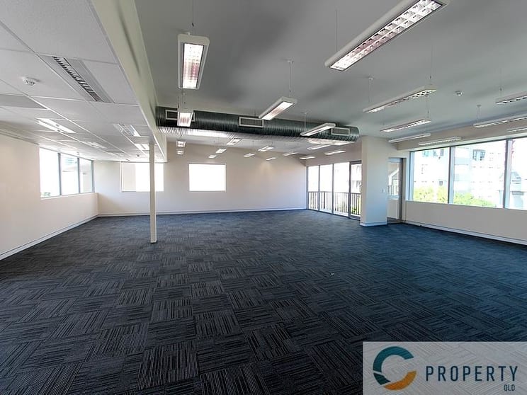Click to view all images 22 Baildon Street Kangaroo Point QLD 4169 - Image 3