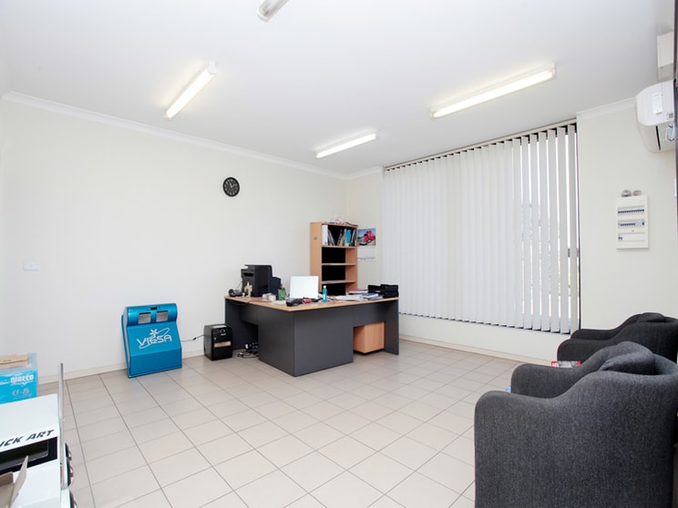Click to view all images 1/14 Pearl Street Brooklyn VIC 3012 - Image 3
