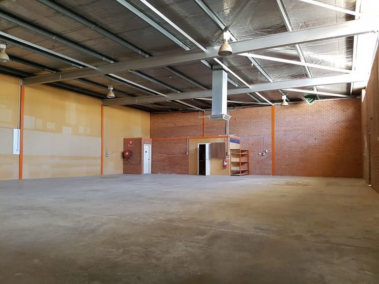 Click to view all images 51 Kendall Avenue Queanbeyan NSW 2620 - Image 2
