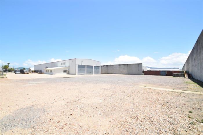 Click to view all images 2/9-11 Caldwell Street Garbutt QLD 4814 - Image 2