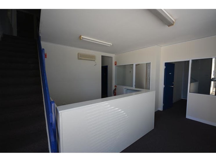 Click to view all images Unit 1, 15 Dunstan Road Wingfield SA 5013 - Image 2