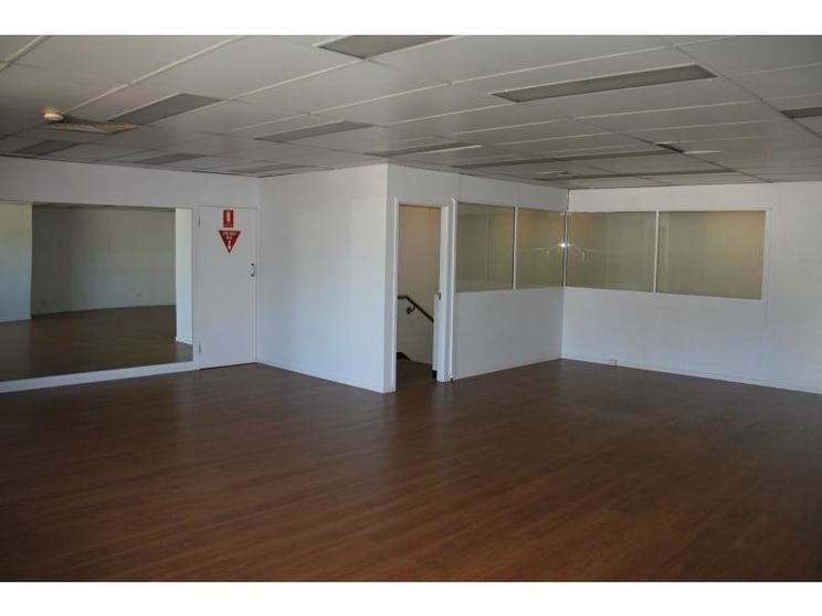Click to view all images 3/1712 Gold Coast Highway Burleigh Heads QLD 4220 - Image 1