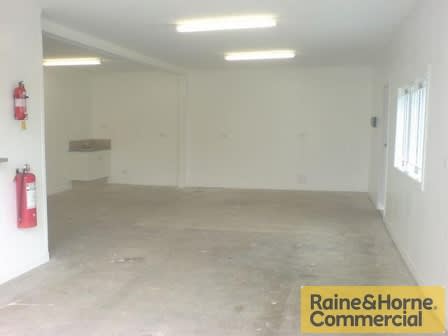 Click to view all images 1/7 Annie Street Coopers Plains QLD 4108 - Image 2
