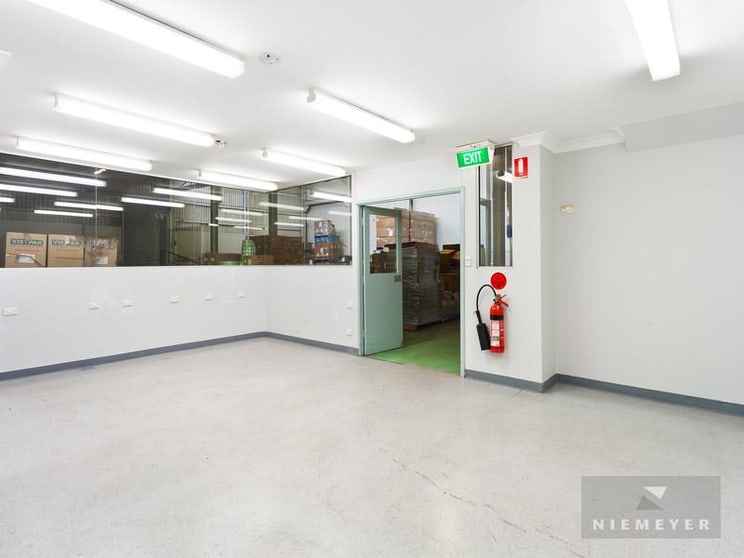 Click to view all images 1 Chilvers Road Thornleigh NSW 2120 - Image 3