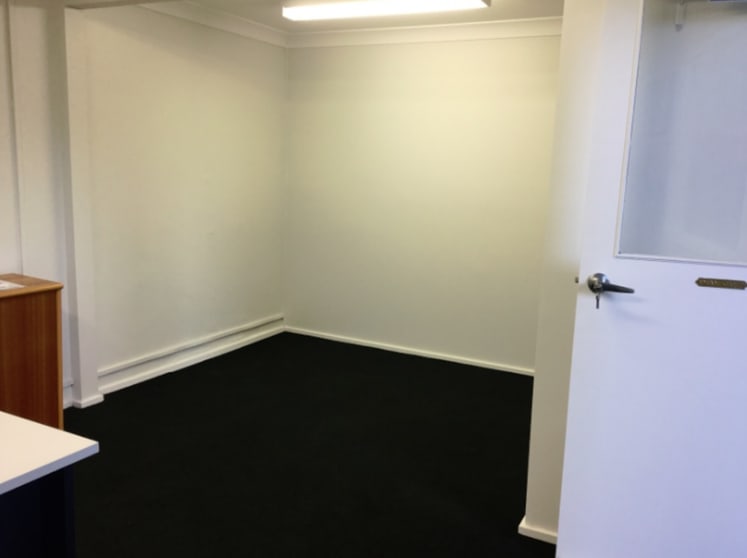 Click to view all images 1/30-32 Wollong Street Gosford NSW 2250 - Image 2