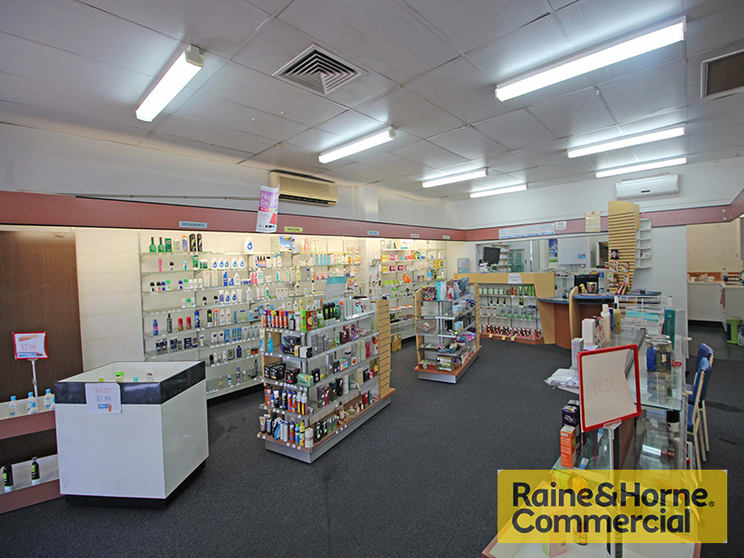 Click to view all images 37 Brighton Road Sandgate QLD 4017 - Image 2