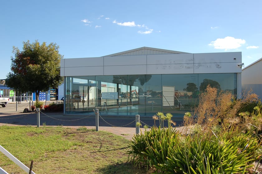 Click to view all images 1 Northern Highway Echuca VIC 3564 - Image 2