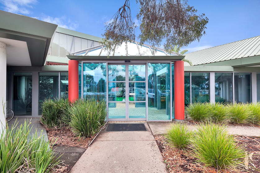 Click to view all images 2/7 Learmonth Road Wendouree VIC 3355 - Image 2