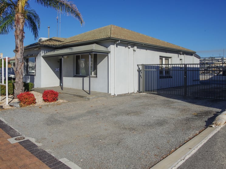 Click to view all images 32 Napoleon Street Port Lincoln SA 5606 - Image 3