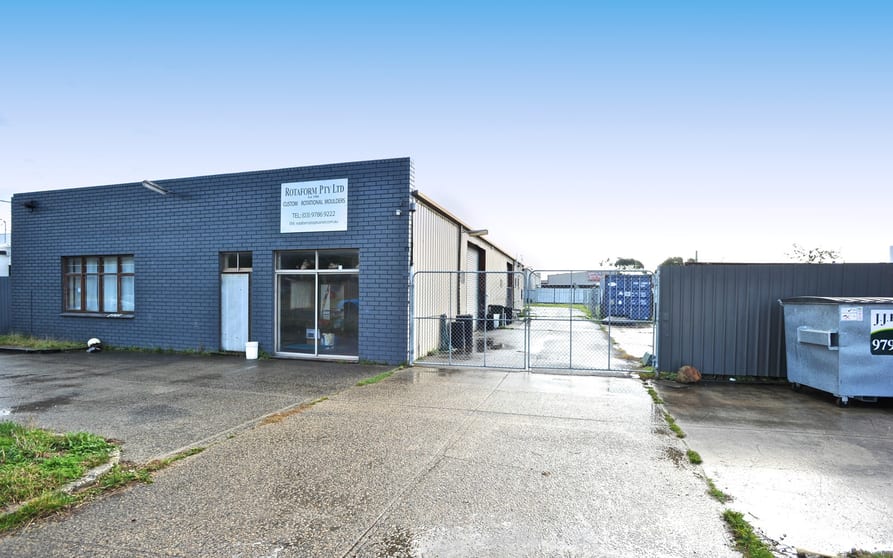 Click to view all images 54 Brunel Road Seaford VIC 3198 - Image 2