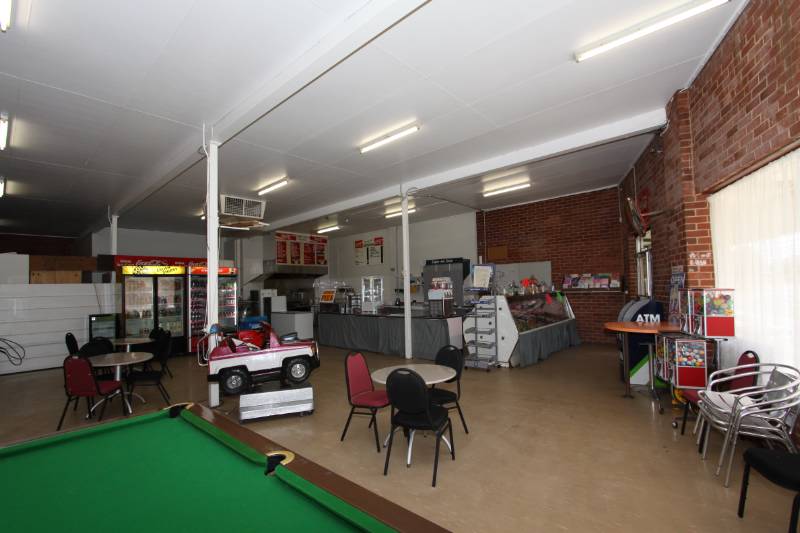 Click to view all images 44 Ziegler Avenue Wagga Wagga NSW 2650 - Image 2