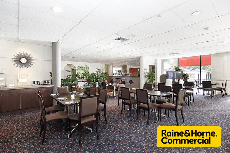 Click to view all images 76 Endeavour Street Mount Ommaney QLD 4074 - Image 1