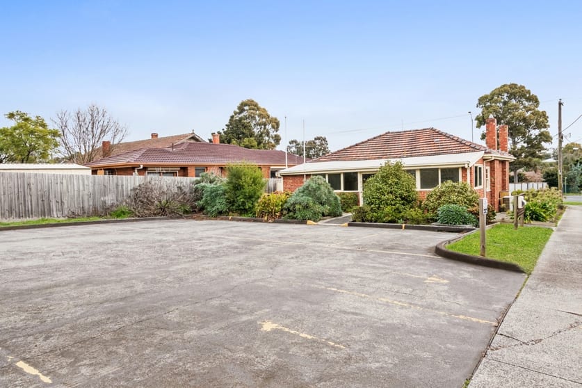 Click to view all images 303 Springvale Road Forest Hill VIC 3131 - Image 2