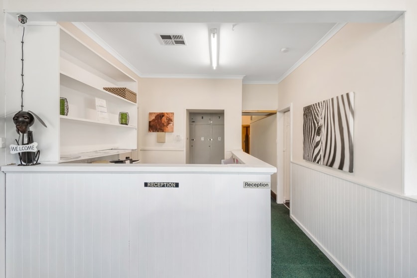 Click to view all images 303 Springvale Road Forest Hill VIC 3131 - Image 3