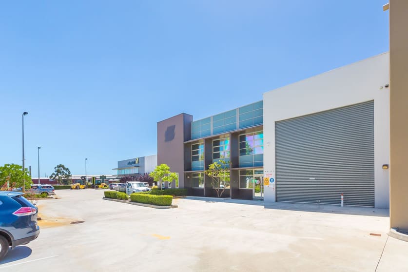 Click to view all images 4/1-9 Kurnall Road Welshpool WA 6106 - Image 3