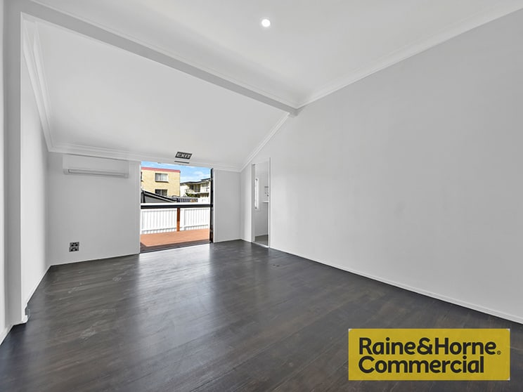 Click to view all images 4/114 Stafford Road Stafford QLD 4053 - Image 3
