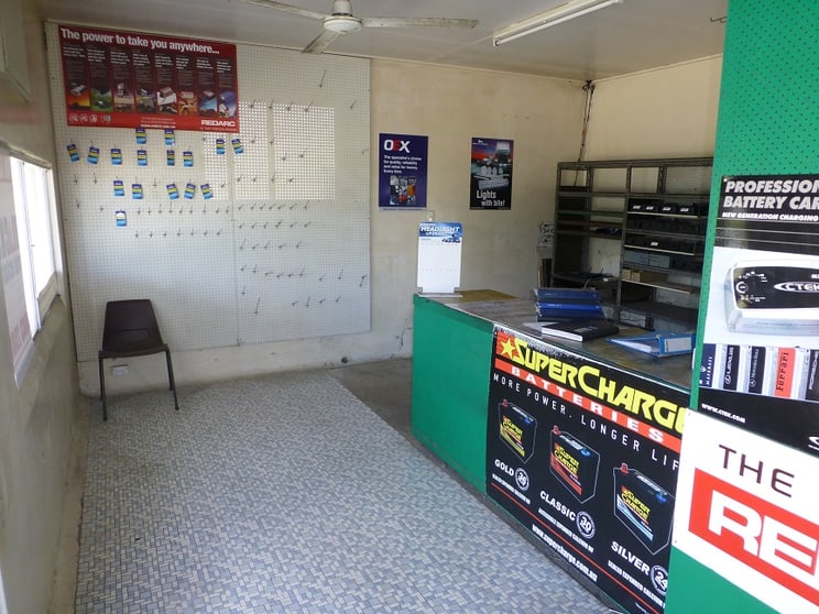 Click to view all images 2 Holts Road Beaconsfield QLD 4740 - Image 2