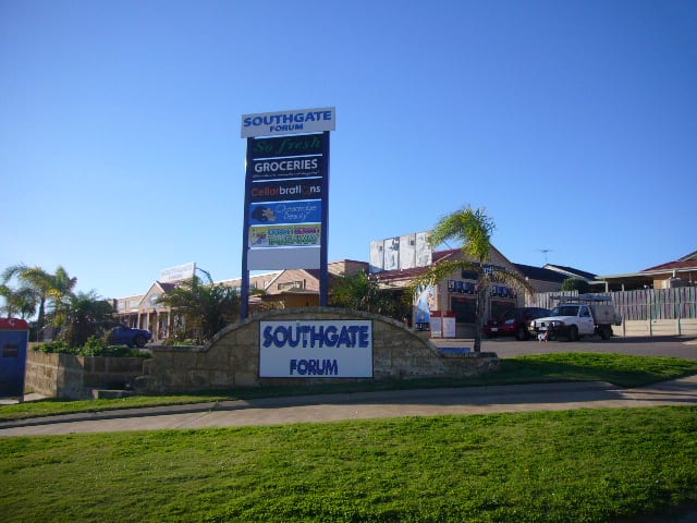 Click to view all images Unit 6/2 Oceanside Drive Wandina WA 6530 - Image 3