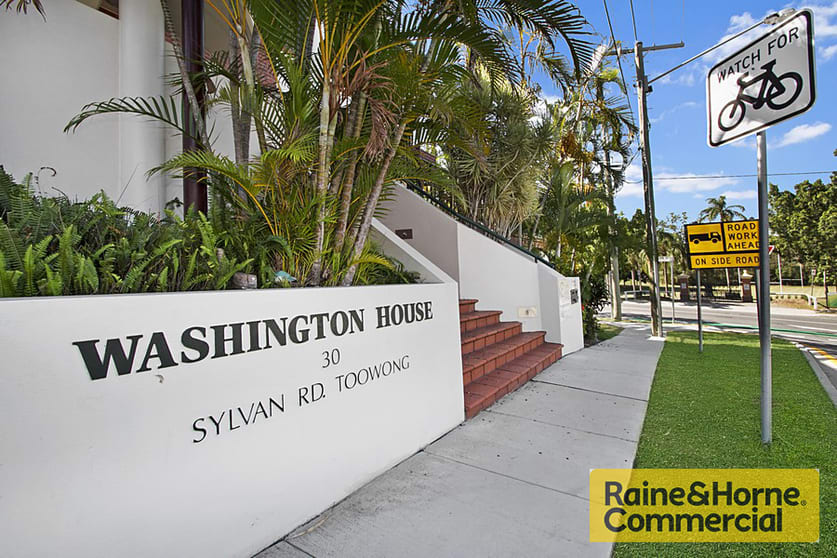 Click to view all images 4/30 Sylvan Road Toowong QLD 4066 - Image 3