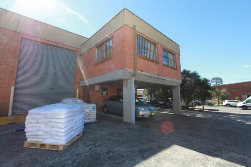 Click to view all images 1/10 Garema Circuit Kingsgrove NSW 2208 - Image 3
