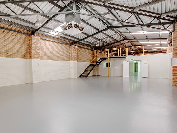 Click to view all images 2/10 Hampton Street Greenfields WA 6210 - Image 2