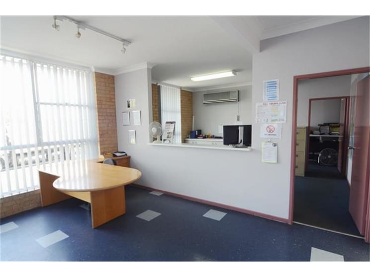 Click to view all images (Unit 1)/12 Callistemon Close Warabrook NSW 2304 - Image 2