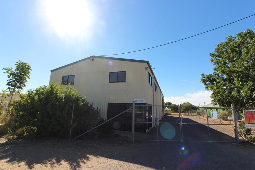Click to view all images 82 Marian St Mount Isa QLD 4825 - Image 1