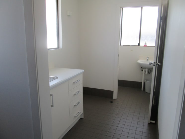 Click to view all images Suite 3/37-39 Anderson Street Manunda QLD 4870 - Image 2