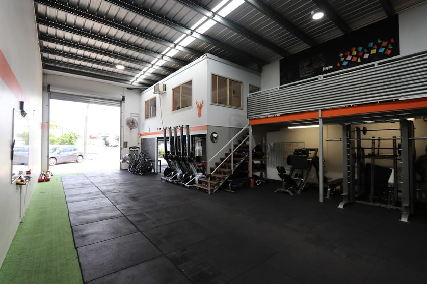 Click to view all images Unit 3/22 Hutchinson St Burleigh Heads QLD 4220 - Image 2