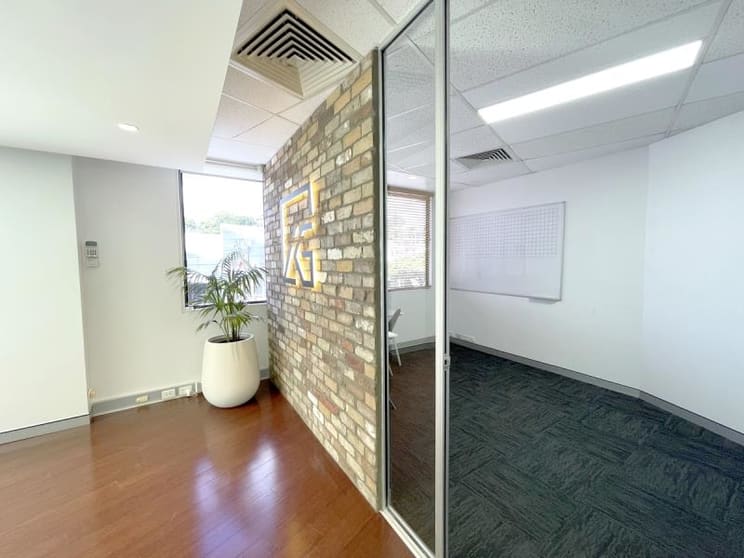 Click to view all images 100 Commercial Road Newstead QLD 4006 - Image 3