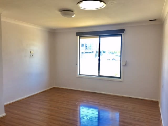 Click to view all images 32 Lake Entrance Road Warilla NSW 2528 - Image 2