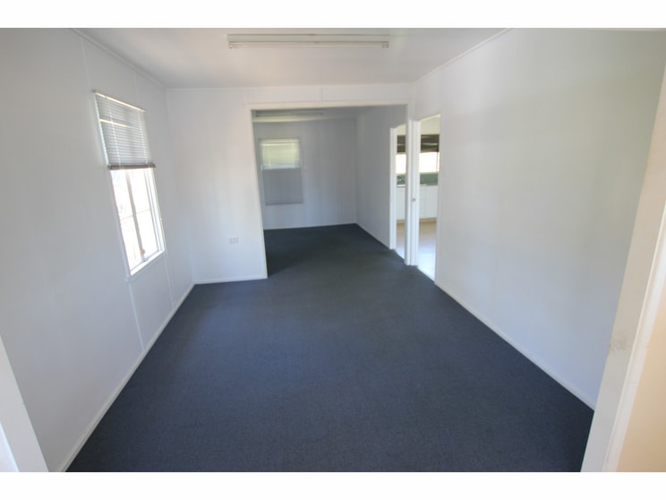 Click to view all images 28 Tanby Road Yeppoon QLD 4703 - Image 2
