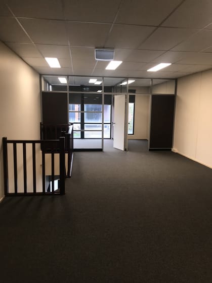 Click to view all images 35 Barrie Road Tullamarine VIC 3043 - Image 3