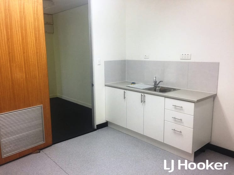 Click to view all images Level 1/137 Sutton Street Redcliffe QLD 4020 - Image 3