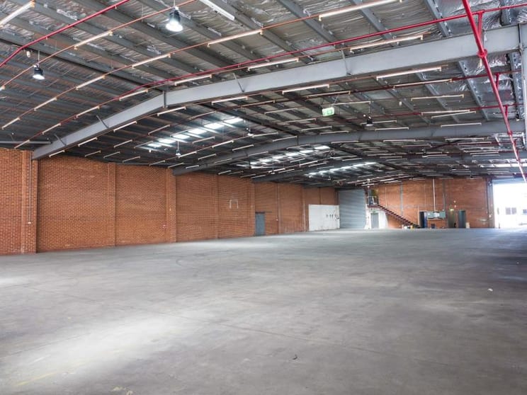 Click to view all images 4 Edgecombe Court Moorabbin VIC 3189 - Image 2