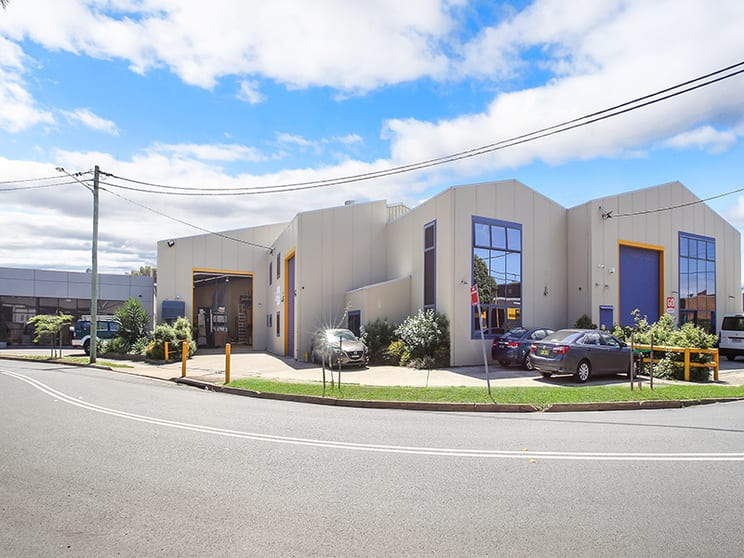 Click to view all images 19 Clevedon Street Botany NSW 2019 - Image 2