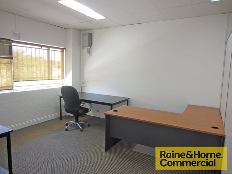 Click to view all images Hamilton QLD 4007 - Image 2