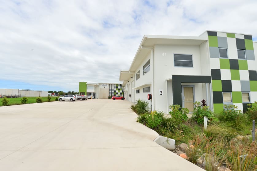 Click to view all images Unit 3/41 Lysaght Street Coolum Beach QLD 4573 - Image 1