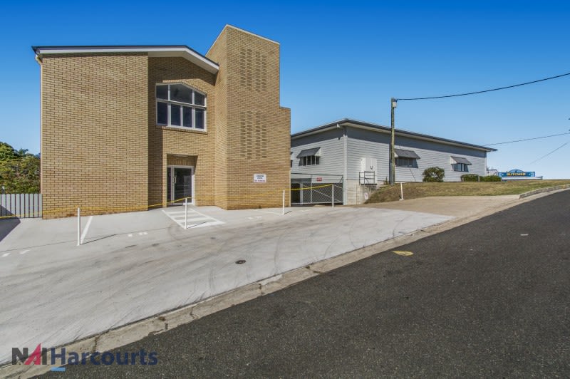 Click to view all images 3 & 4/2-4 Horseshoe Bend Gympie QLD 4570 - Image 2