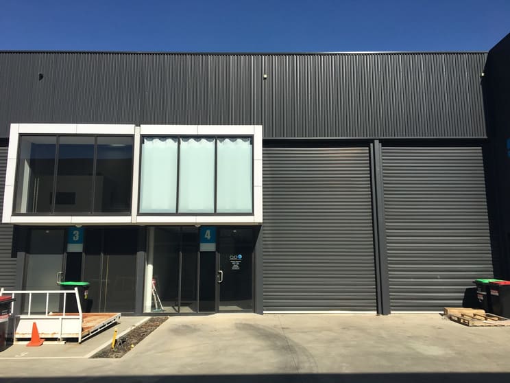 Click to view all images 4/8b Railway Avenue Oakleigh VIC 3166 - Image 1